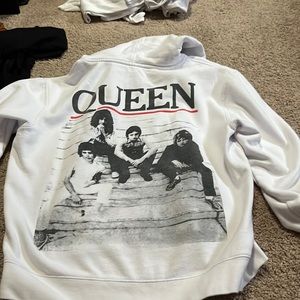 Size M queen sweatshirt. Small yellow stain on front.